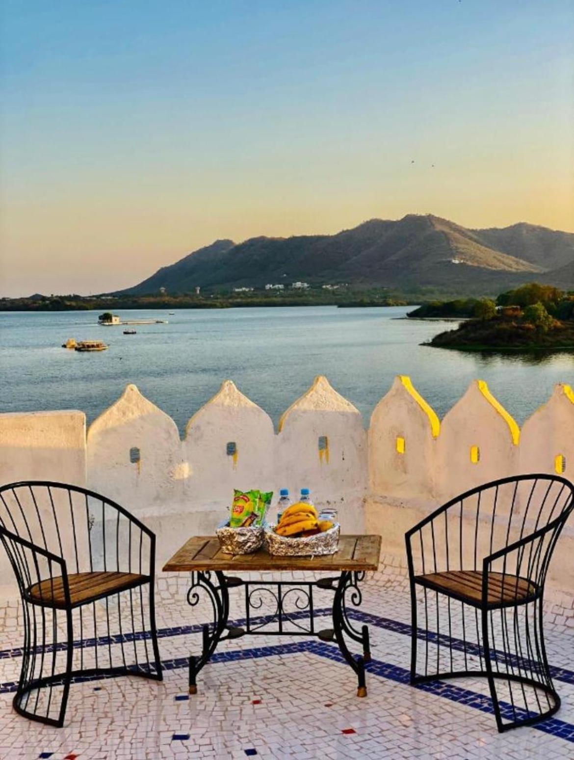 Vallabhgarh A Lake Facing Balcony Ουνταϊπούρ Εξωτερικό φωτογραφία